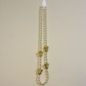 Queen/King head necklace